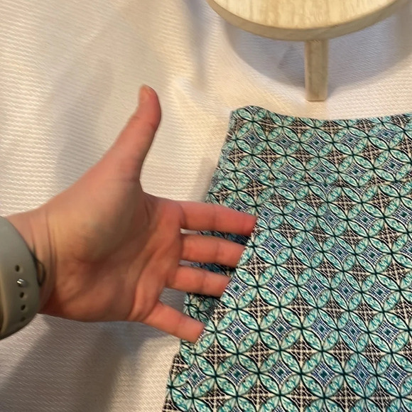 Talbots women’s skirt 10 medium knee blue white pattern stretch casual business - Picture 3 of 7